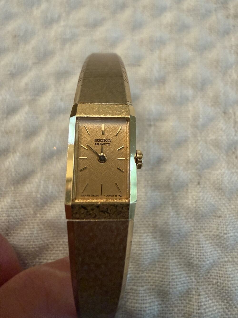 Vintage Seiko 2E20-0040 Ladies Gold Tone Quartz Watch Bracelet Untested Japan